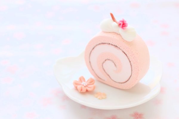 綺麗な断面を作ることができました クリームたっぷり桜のロールケーキ作り 可愛いフェイクスイーツ教室 Ayapeco