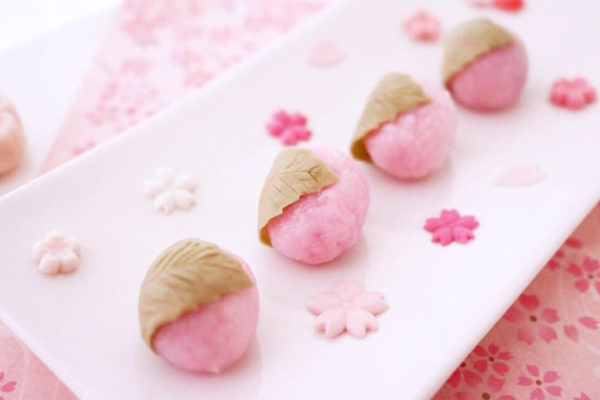 もちもち桜餅がリアルサイズに かじりかけもあります 可愛いフェイクスイーツ教室 Ayapeco